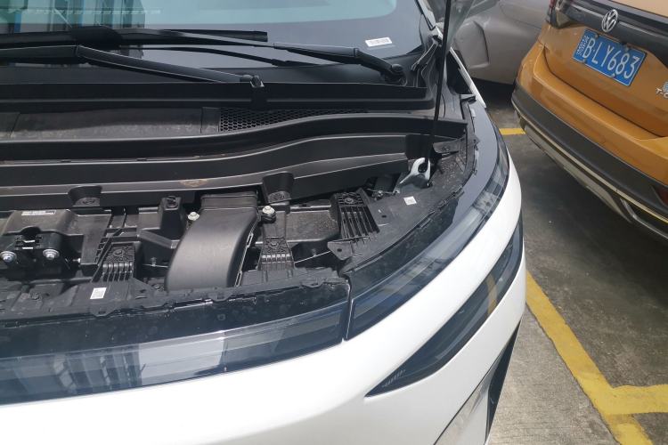 Used XPeng X9 2026 Model—Range-Extended Version 1602 Ultra Engine Bay Left
