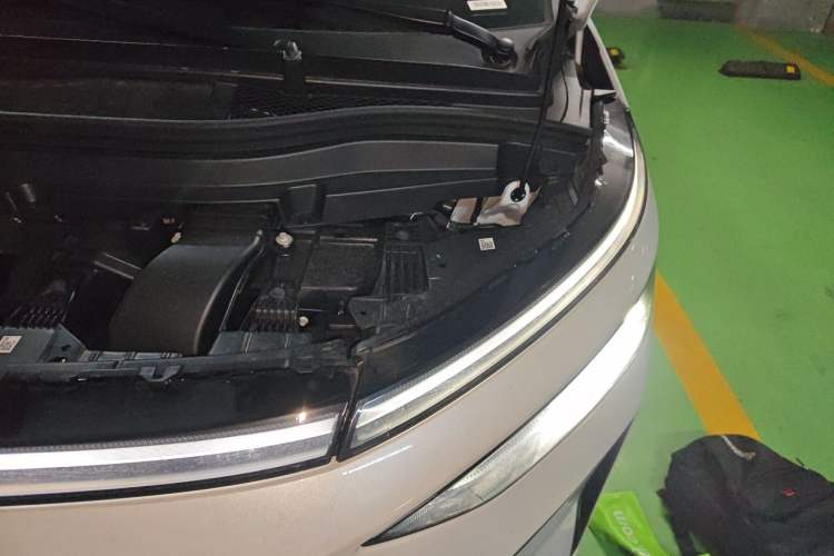 Used XPeng X9 2026 Model—Range-Extended Version 1602 Max Engine Bay Left