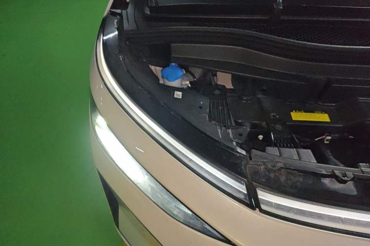 Used XPeng X9 2026 Model—Range-Extended Version 1602 Max Engine Bay Right