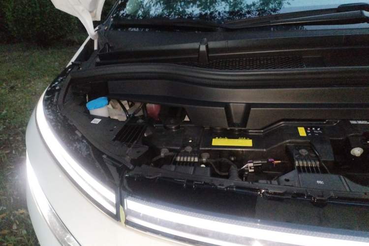 Used XPeng X9 2026 Model—Range-Extended Version 1602 Max Engine Bay Right