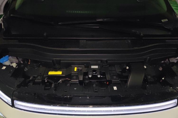 Used XPeng X9 2026 Model—Range-Extended Version 1602 Ultra Engine Bay