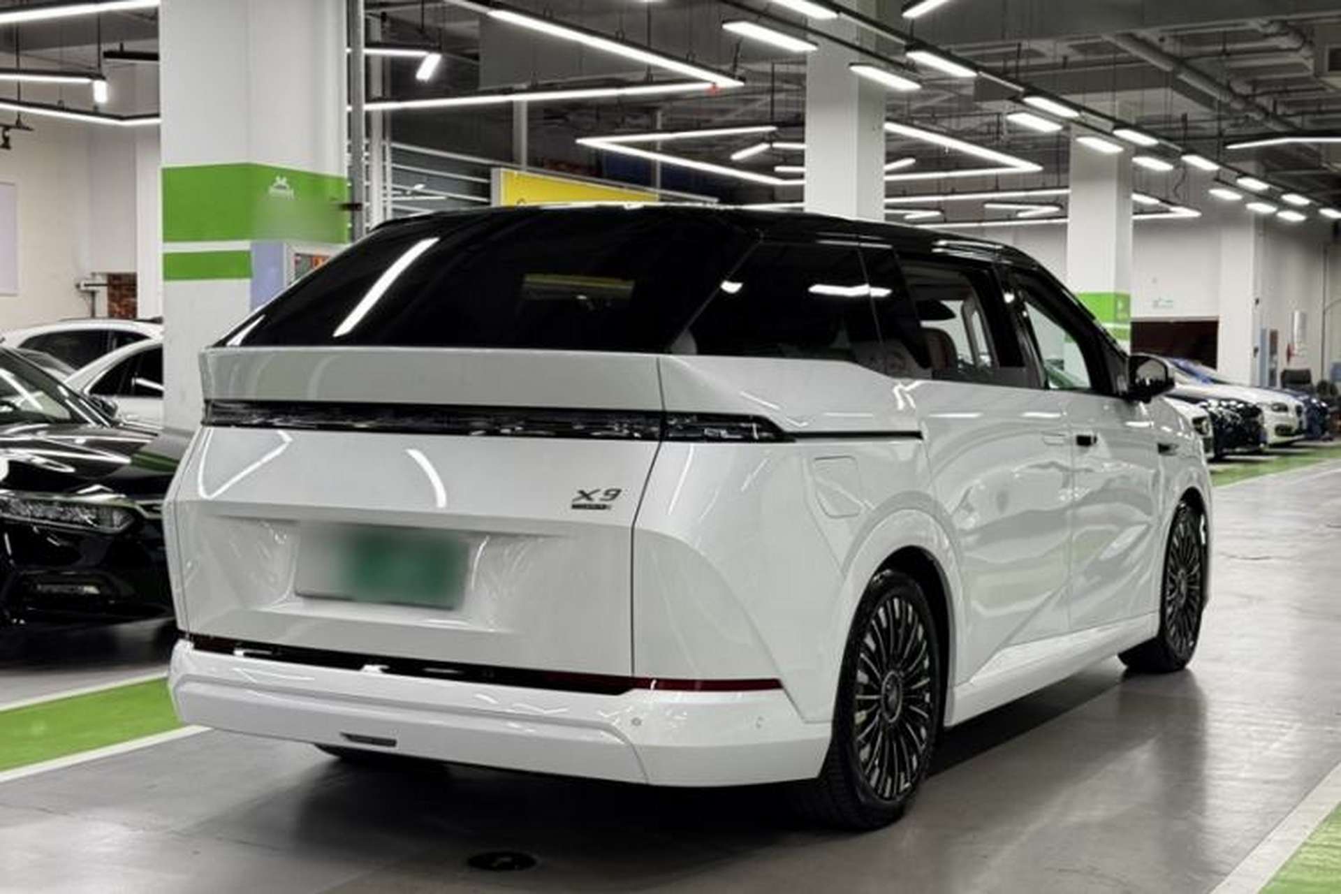 Used XPeng X9 2026 Model—Range-Extended Version 1602 Ultra Exterior 2
