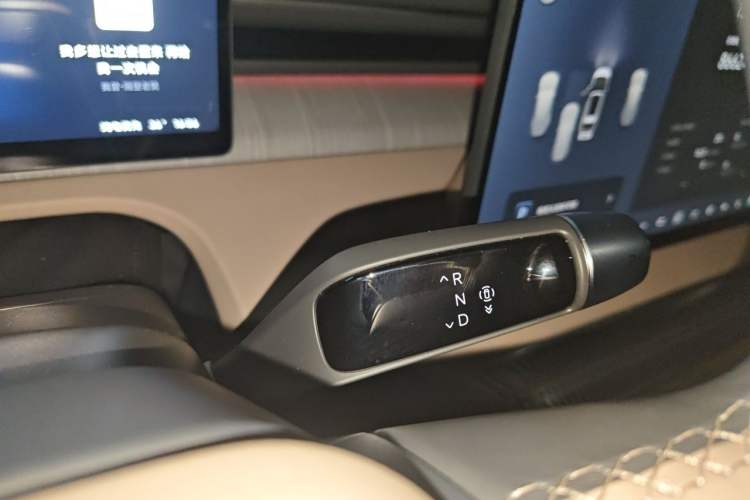Used XPeng X9 2026 Model—Range-Extended Version 1602 Max Gear Lever