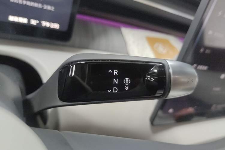 Used XPeng X9 2026 Model—Range-Extended Version 1602 Max Gear Lever