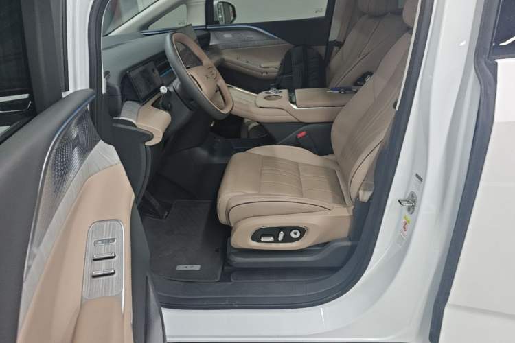 Used XPeng X9 2026 Model—Range-Extended Version 1602 Ultra Left Front Seat