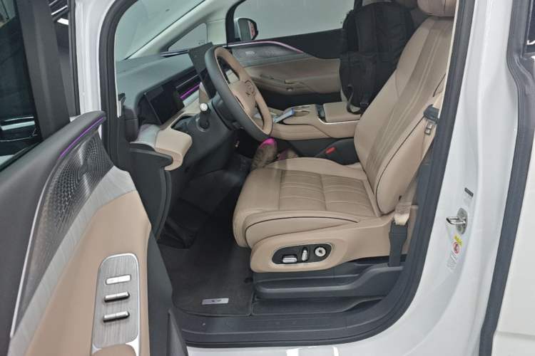 Used XPeng X9 2026 Model—Range-Extended Version 1602 Ultra Left Front Seat