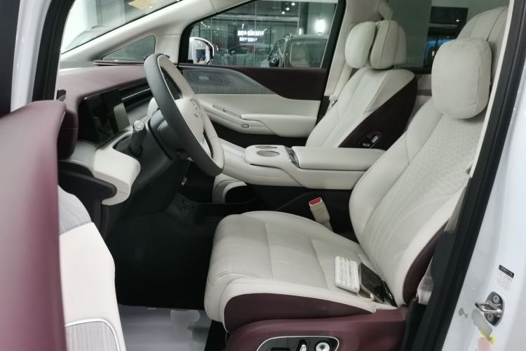 Used XPeng X9 2026 Model—Range-Extended Version 1602 Ultra Left Front Seat