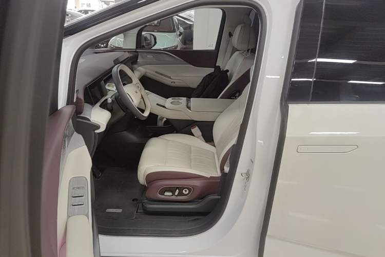 Used XPeng X9 2026 Model—Range-Extended Version 1602 Max Left Front Seat