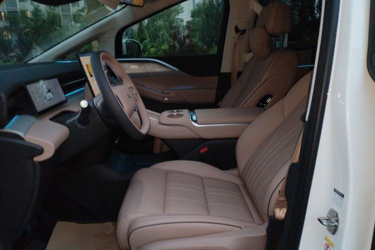 Used XPeng X9 2026 Model—Range-Extended Version 1602 Max Left Front Seat