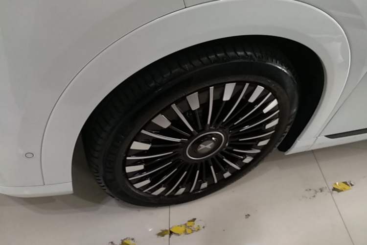 Used XPeng X9 2026 Model—Range-Extended Version 1602 Ultra Left Front Wheel Hub