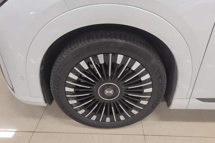 Used XPeng X9 2026 Model—Range-Extended Version 1602 Max Left Front Wheel Hub