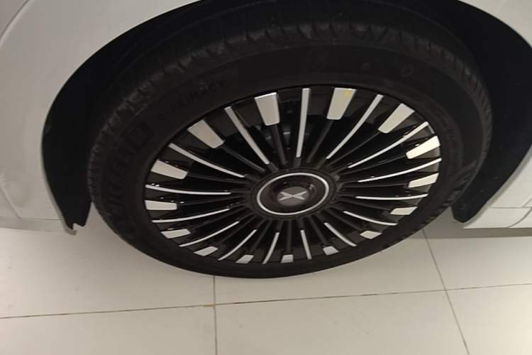 Used XPeng X9 2026 Model—Range-Extended Version 1602 Ultra Left Front Wheel Hub