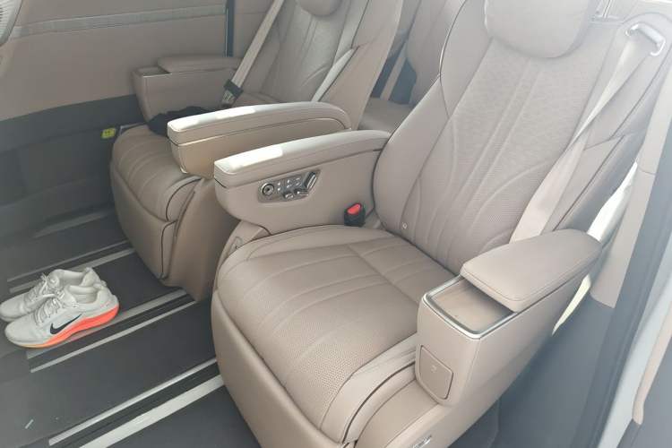 Used XPeng X9 2026 Model Pure Electric 665 Max Left Rear Seat