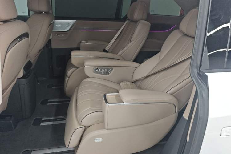 Used XPeng X9 2026 Model—Range-Extended Version 1602 Ultra Left Rear Seat