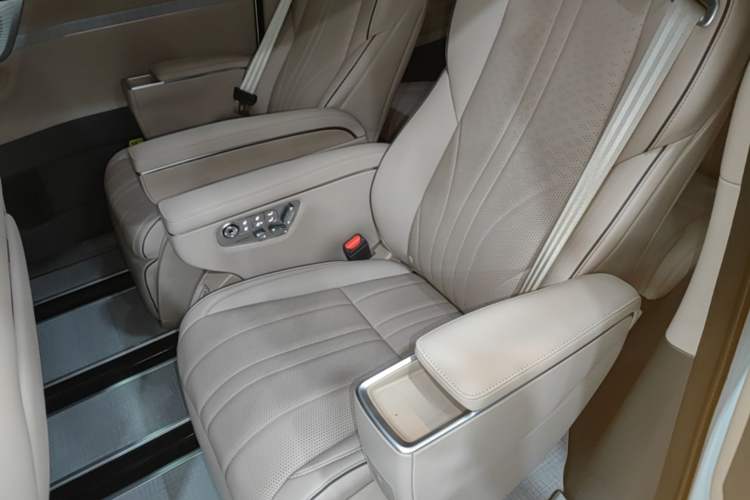 Used XPeng X9 2026 Model—Range-Extended Version 1602 Ultra Left Rear Seat