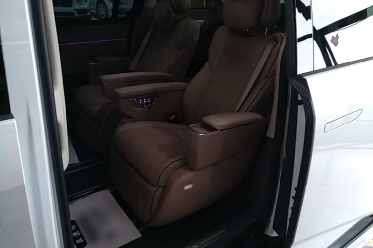 Used XPeng X9 2026 Model—Range-Extended Version 1602 Ultra Left Rear Seat