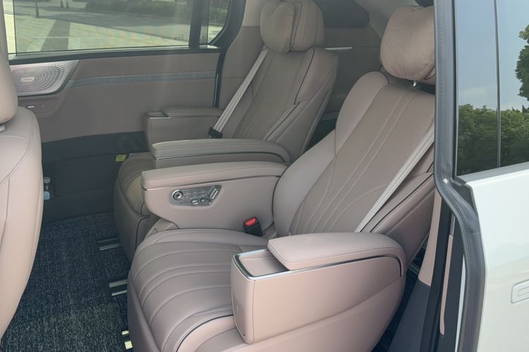Used XPeng X9 2026 Model—Range-Extended Version 1602 Ultra Left Rear Seat
