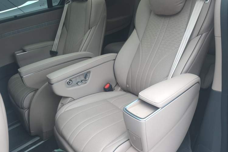 Used XPeng X9 2026 Model—Range-Extended Version 1602 Max Left Rear Seat