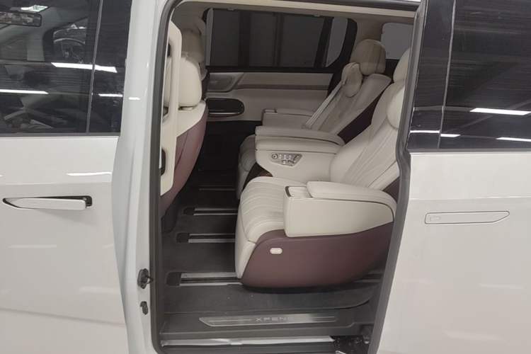 Used XPeng X9 2026 Model—Range-Extended Version 1602 Max Left Rear Seat