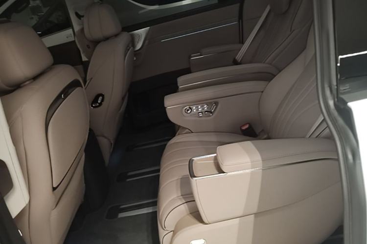 Used XPeng X9 2026 Model—Range-Extended Version 1602 Ultra Left Rear Seat