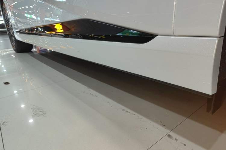Used XPeng X9 2026 Model—Range-Extended Version 1602 Ultra Left Side Sill