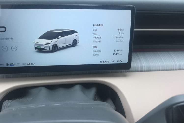 Used XPeng X9 2026 Model—Range-Extended Version 1602 Max Odometer Close Up