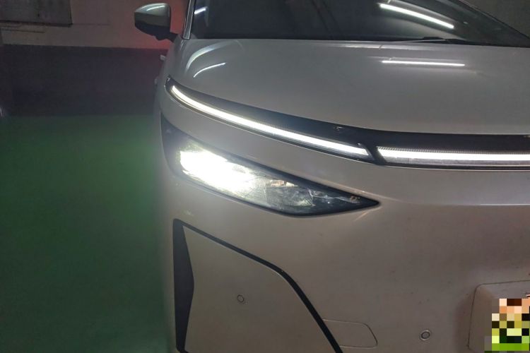 Used XPeng X9 2026 Model—Range-Extended Version 1602 Max Right Front Headlight