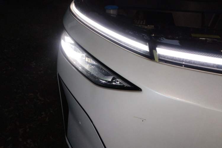 Used XPeng X9 2026 Model—Range-Extended Version 1602 Max Right Front Headlight
