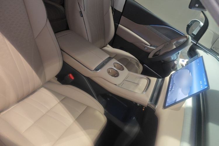 Used XPeng X9 2026 Model—Range-Extended Version 1602 Max Right Front Seat