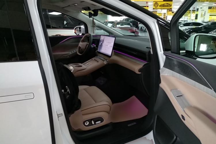 Used XPeng X9 2026 Model—Range-Extended Version 1602 Ultra Right Front Seat