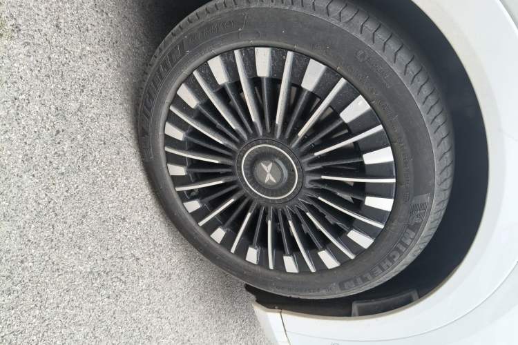 Used XPeng X9 2026 Model—Range-Extended Version 1602 Ultra Right Front Wheel Hub