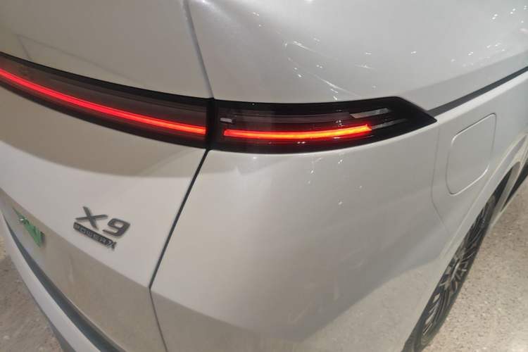 Used XPeng X9 2026 Model—Range-Extended Version 1602 Max Right Rear Taillight