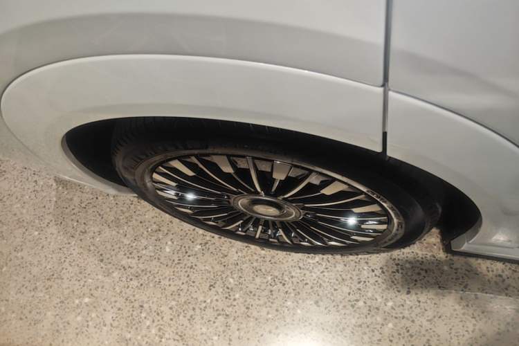 Used XPeng X9 2026 Model—Range-Extended Version 1602 Max Right Rear Wheel Hub