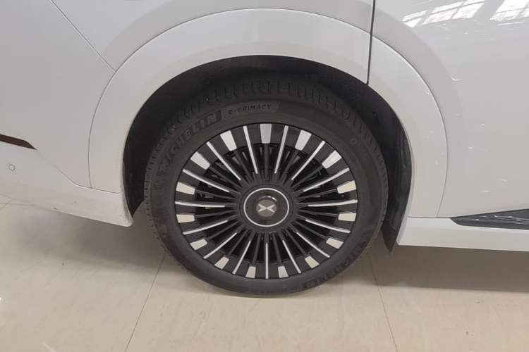Used XPeng X9 2026 Model—Range-Extended Version 1602 Max Right Rear Wheel Hub
