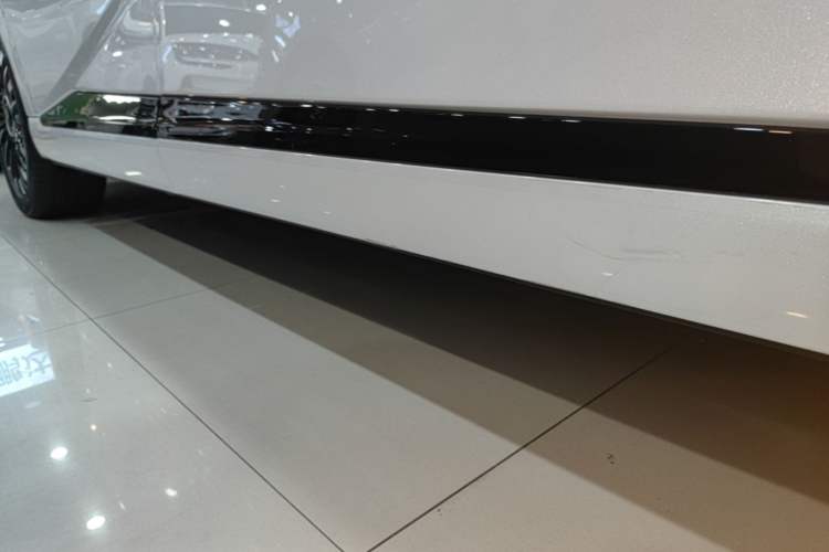 Used XPeng X9 2026 Model—Range-Extended Version 1602 Ultra Right Side Sill