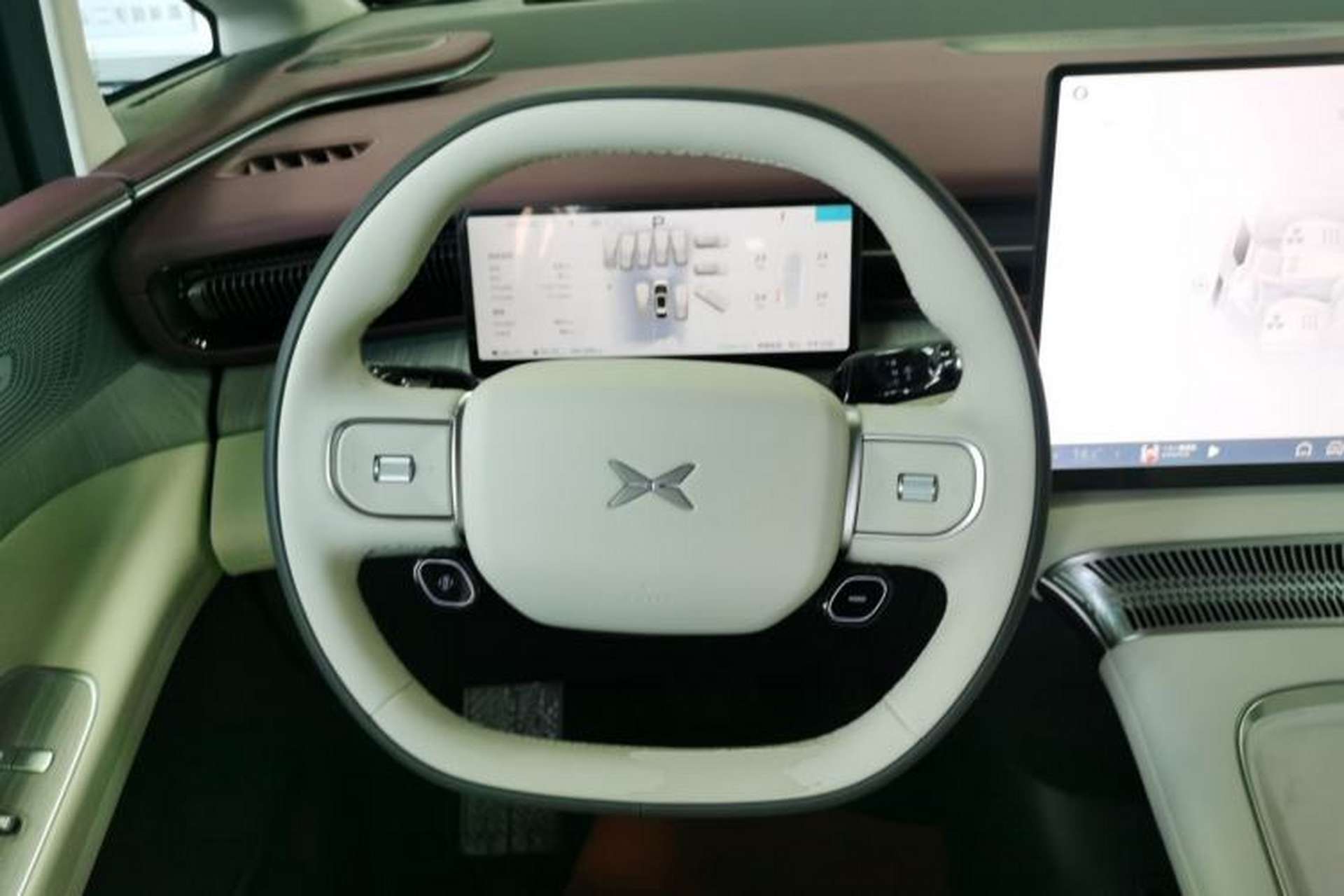 Used XPeng X9 2026 Model—Range-Extended Version 1602 Ultra Steering Wheel