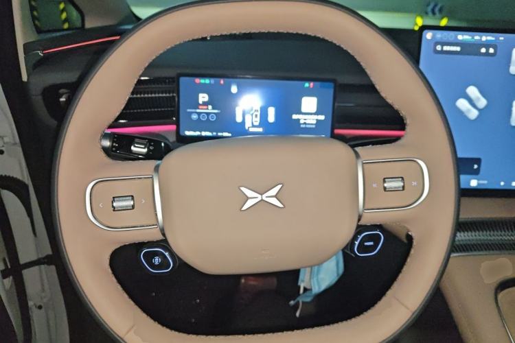 Used XPeng X9 2026 Model—Range-Extended Version 1602 Max Steering Wheel