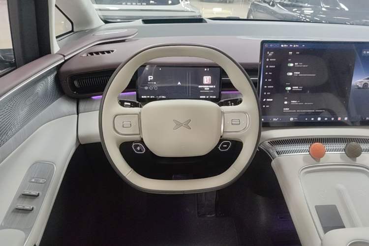 Used XPeng X9 2026 Model—Range-Extended Version 1602 Max Steering Wheel