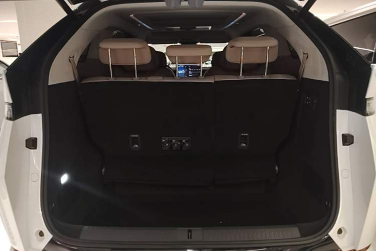 Used XPeng X9 2026 Model—Range-Extended Version 1602 Ultra Trunk