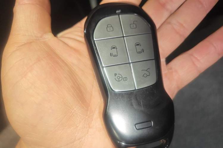 Used XPeng X9 2026 Model—Range-Extended Version 1602 Max Vehicle Key