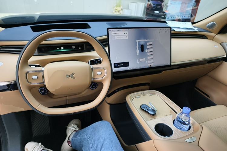 Used XPeng GX 2026 Model, Range-Extended 1585 Four-Wheel-Drive Flagship Edition Center Console