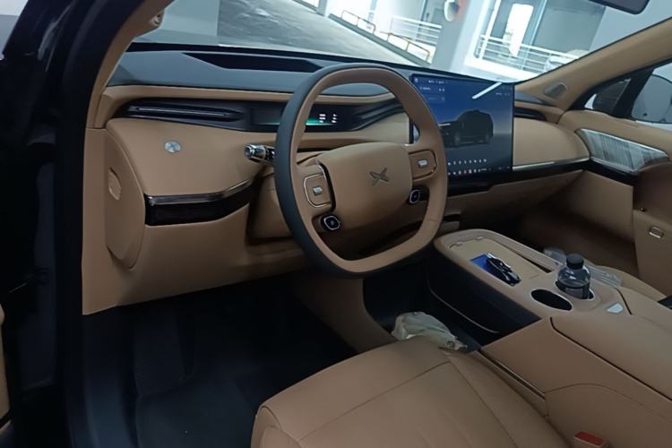 Used XPeng GX 2026 Model Range-Extended 1585 All-Wheel-Drive UltraSE Center Console