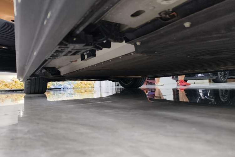 Used XPeng GX 2026 Model, Range-Extended 1585 Four-Wheel-Drive Flagship Edition Left Side Sill