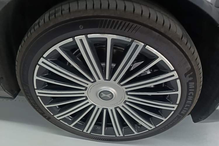 Used XPeng GX 2026 Model Range-Extended 1585 All-Wheel-Drive UltraSE Right Front Wheel Hub