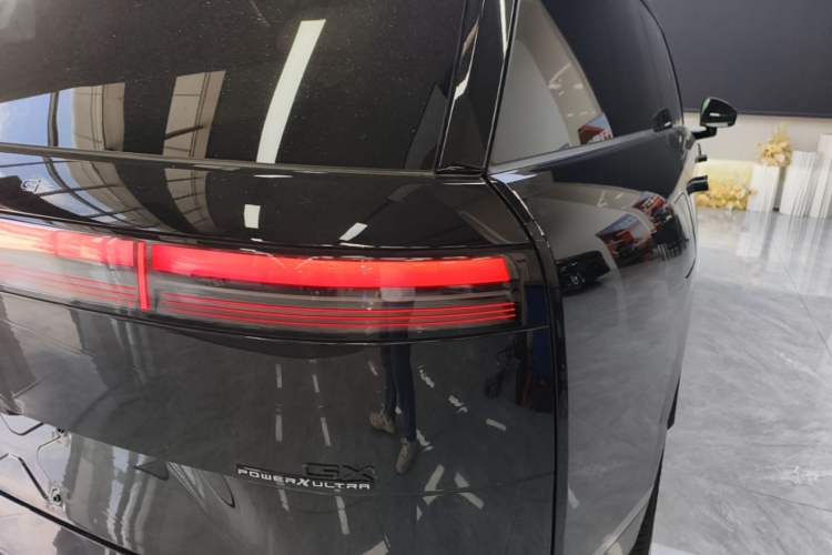 Used XPeng GX 2026 Model, Range-Extended 1585 Four-Wheel-Drive Flagship Edition Right Rear Taillight
