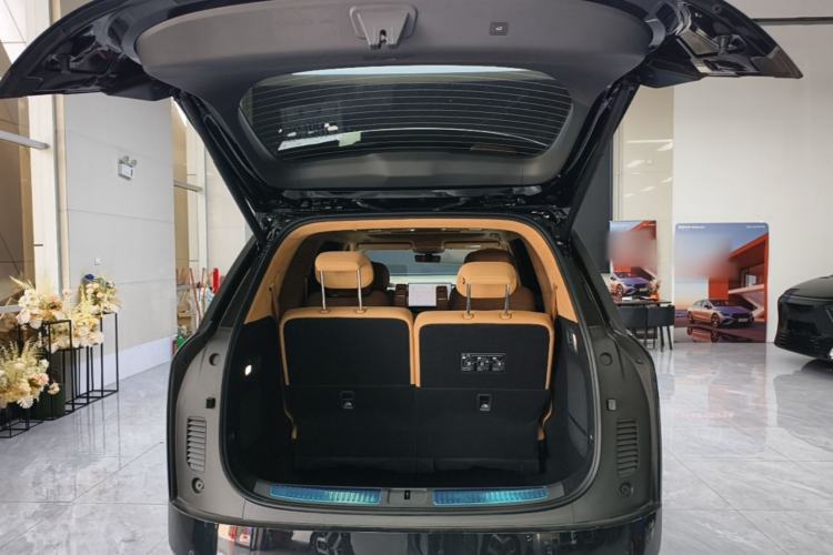 Used XPeng GX 2026 Model, Range-Extended 1585 Four-Wheel-Drive Flagship Edition Trunk