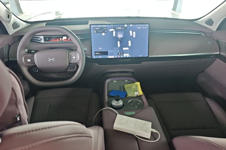 Used XPeng GX 2026 Model, Range-Extended 1585 Four-Wheel-Drive Flagship Edition Center Console