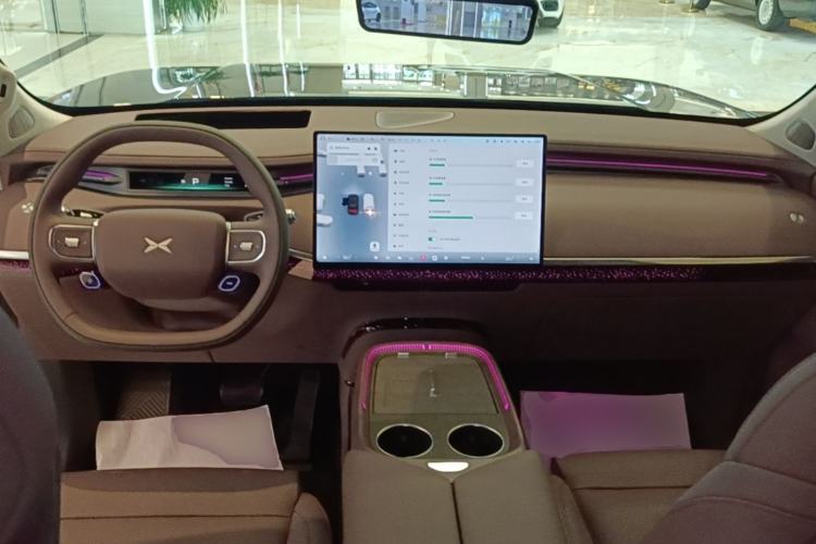 Used XPeng GX 2026 Model, Range-Extended 1585 Four-Wheel-Drive Flagship Edition Center Console