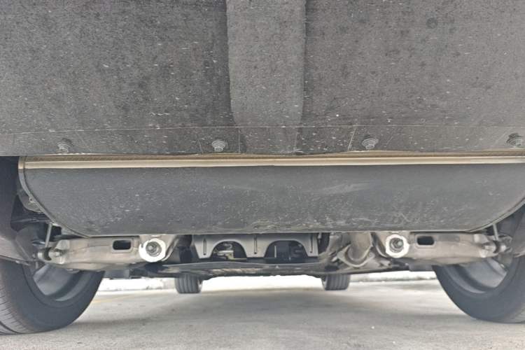 Used XPeng GX 2026 Model, Range-Extended 1585 Four-Wheel-Drive Flagship Edition Chassis Rear