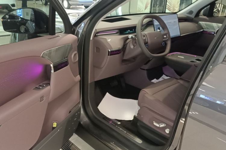 Used XPeng GX 2026 Model, Range-Extended 1585 Four-Wheel-Drive Flagship Edition Driver Seat